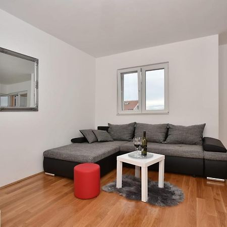 Apartment Anna A2+2 Макарска Екстериор снимка