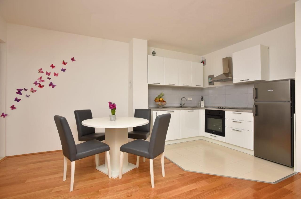 Apartment Anna A2+2 Макарска Екстериор снимка