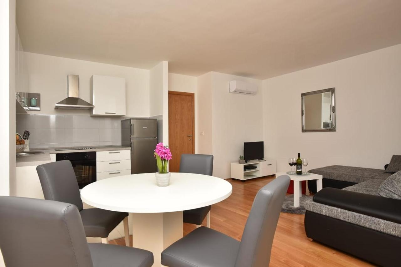Apartment Anna A2+2 Макарска Екстериор снимка