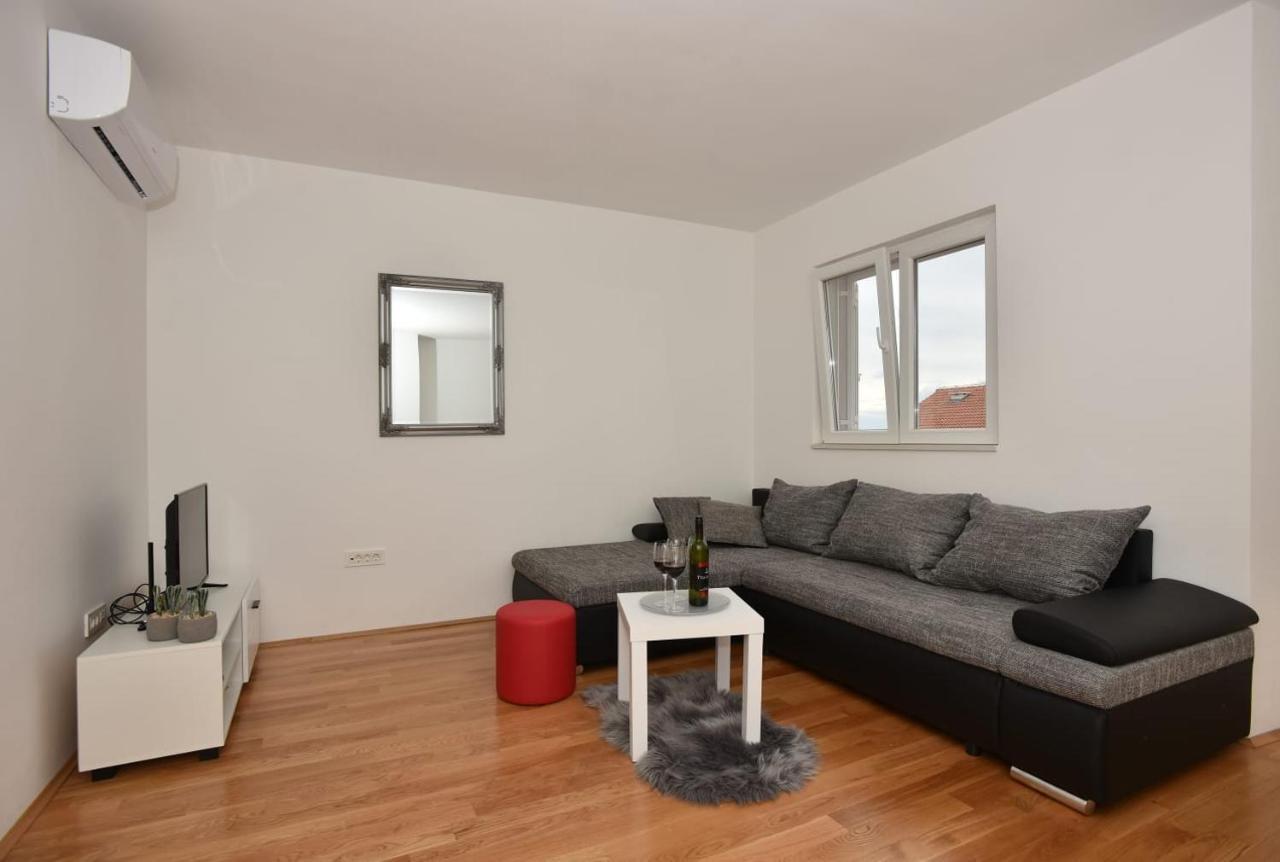 Apartment Anna A2+2 Макарска Екстериор снимка