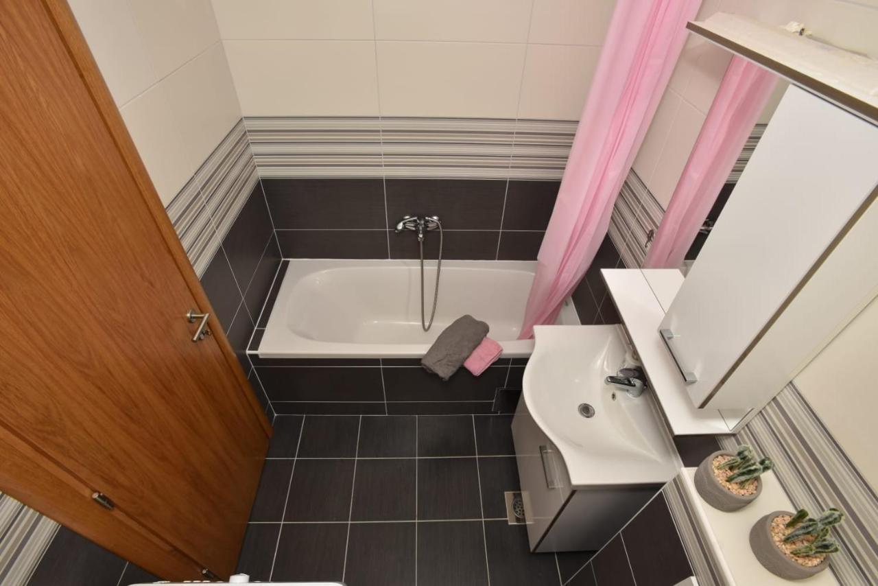 Apartment Anna A2+2 Макарска Екстериор снимка