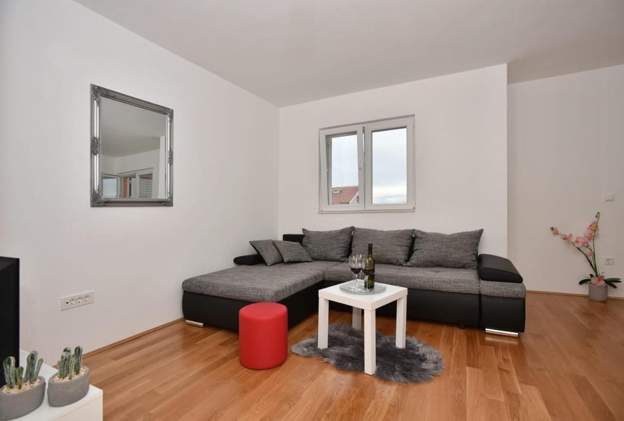 Apartment Anna A2+2 Макарска Екстериор снимка
