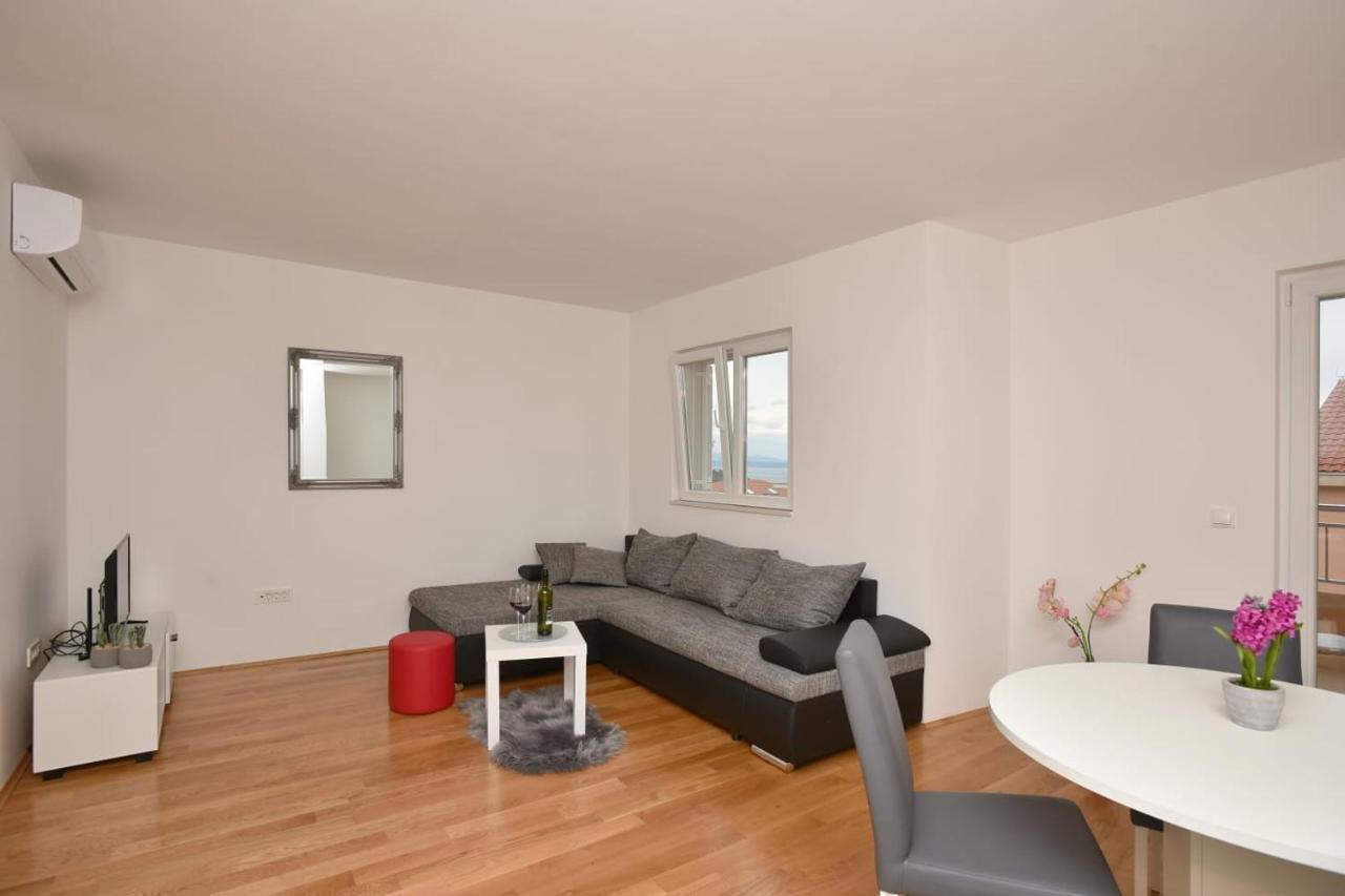 Apartment Anna A2+2 Макарска Екстериор снимка