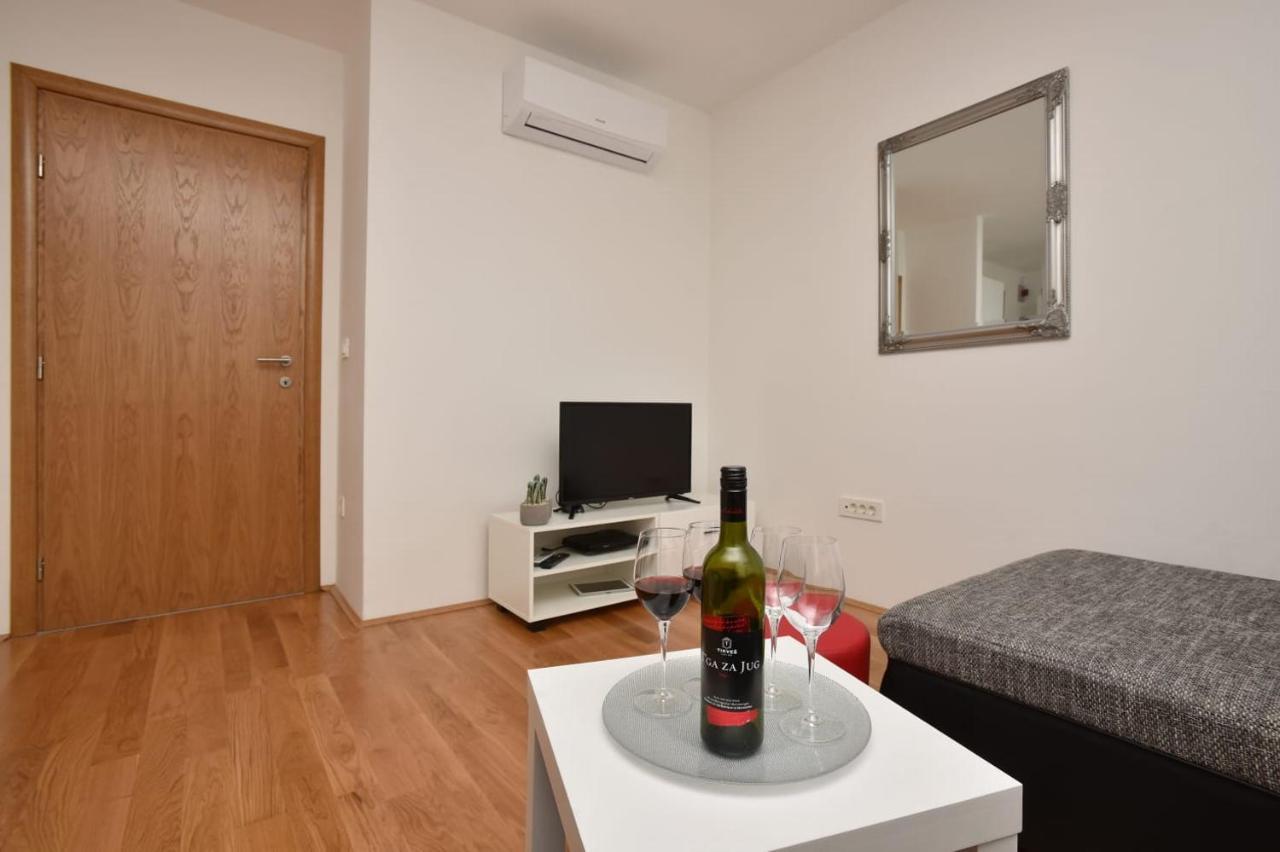 Apartment Anna A2+2 Макарска Екстериор снимка