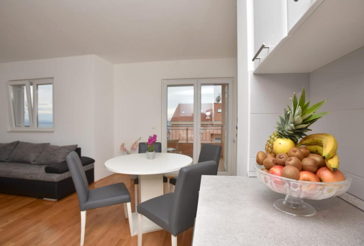 Apartment Anna A2+2 Макарска Екстериор снимка