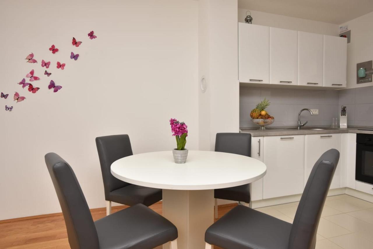 Apartment Anna A2+2 Макарска Екстериор снимка